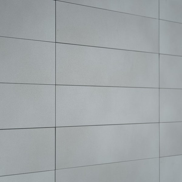 Wandfliesen mit rechteckigem Format in moderner Steinoptik fuer den Innenbereich