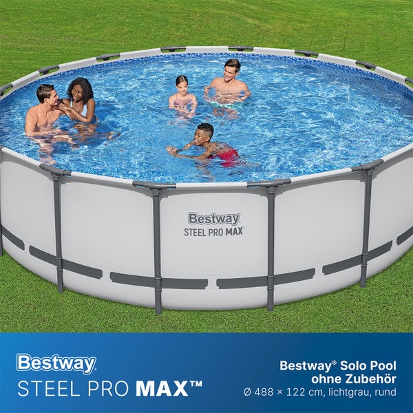 Bestway Steel Pro MAX runder Aufstellpool mit Stahlrahmen, lichtgrau, Durchmesser 488 Zentimeter, Höhe 122 Zentimeter, auf Rasenfläche mit Familie.