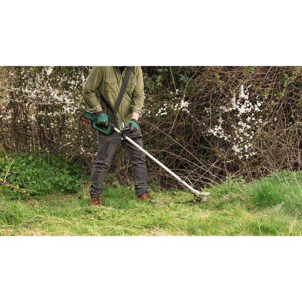 Bosch Akku-Freischneider aus Metall und Kunststoff in Grün und Schwarz mit silbernem Schaft und Schneidblatt.