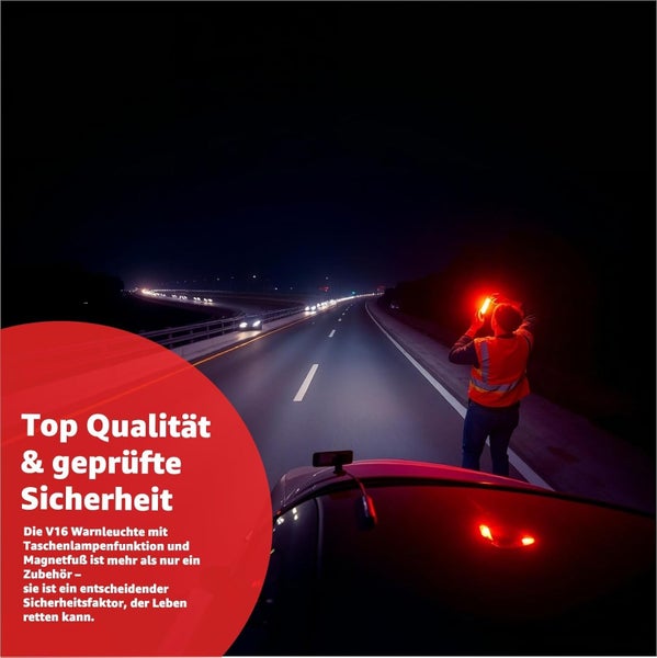 Szene bei Nacht mit einer Person in Sicherheitsweste, die eine V16-Warnleuchte auf einer Autobahn hält
