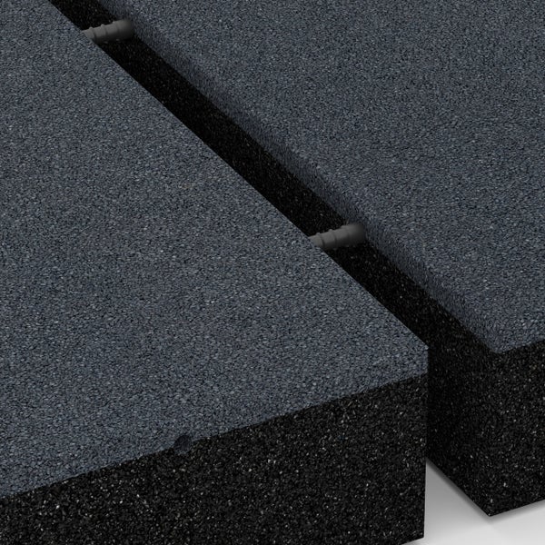 Zwei dunkelgraue Konstruktionsblöcke mit grober Körnung und verbindenden Metallstangen.