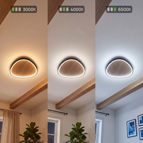 Dreiteilige Ansicht einer LED Deckenleuchte in Holzoptik an einer Decke mit Holzbalken bei 3000 Kelvin, 4000 Kelvin und 6500 Kelvin.