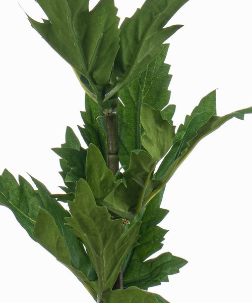 Künstliches grünes Weinblatt aus Textilmaterial mit gezacktem Rand.