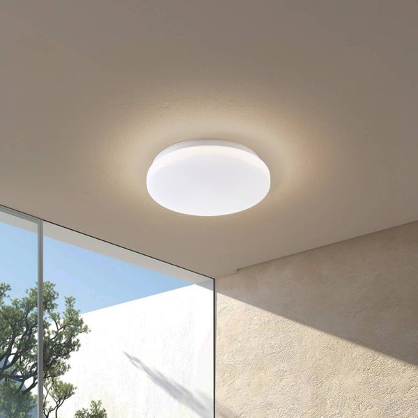 Lindby LED Deckenleuchten Kirkola mit Bewegungsmelder (spritzwassergeschützt in Weiß (1 flammig, ) - Außenleuchte für Garten Terasse Balkon & Haus Deckenleuchte