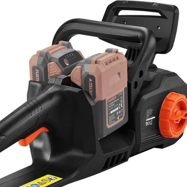 FUXTEC Akku-Kettensäge mit zwei Akkus