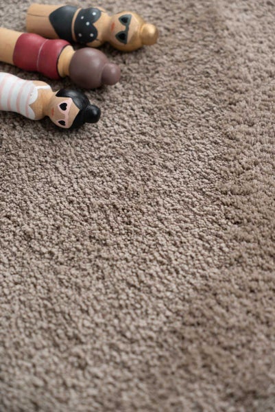Teppichfliesen flauschig in 50 x 50 cm Weiche Teppichfliesen in Velours Qualität beige braun ideal für Schlafzimmer