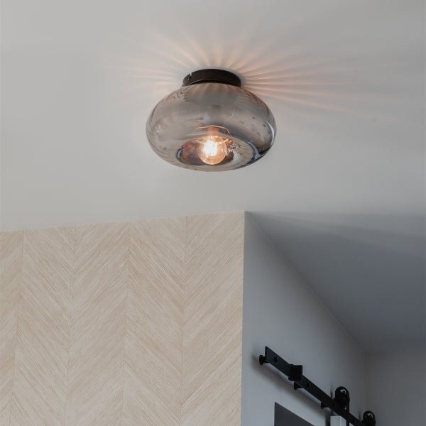 Deckenleuchte mit Glasschirm