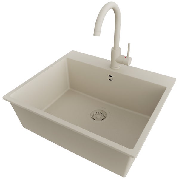 Spüle mit Wasserhahn