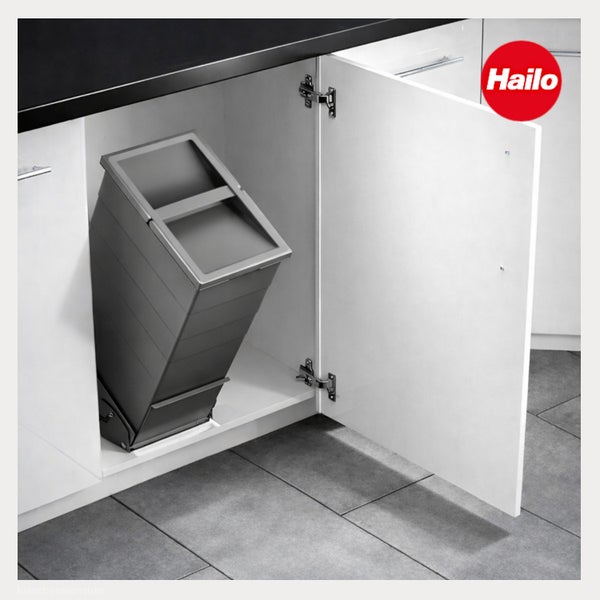 Hailo Abfalltrennsystem als Einbauabfallsammler in einem Küchenunterschrank montiert.