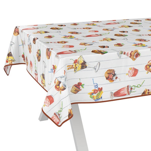 Tischdecke mit Süßspeisenmuster auf einem Tisch