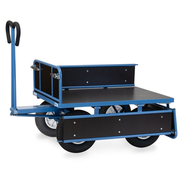 Handwagen mit vier Luftreifen, klappbaren Seitenwänden aus Holz, blauem Metallrahmen und einer Deichsel mit Handgriff.