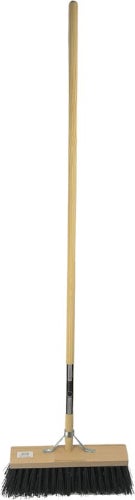 Kehrbesen mit Holzstiel und Borsten