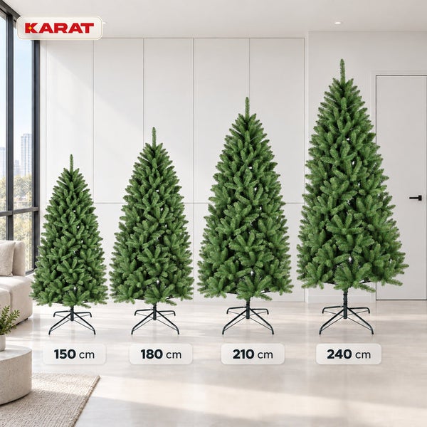 Karat Logo und vier kuenstliche Weihnachtstannen in den Groessen 150 Zentimeter, 180 Zentimeter, 210 Zentimeter und 240 Zentimeter.