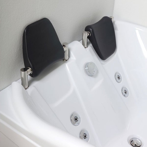 Innenansicht eines Whirlpools mit Kopfstützen