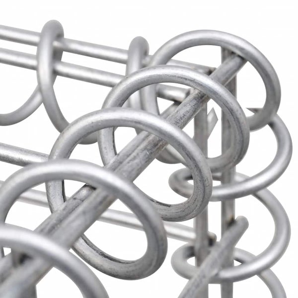 Nahaufnahme einer Metallspirale zur Verbindung von Drahtgitterelementen einer Gabione.