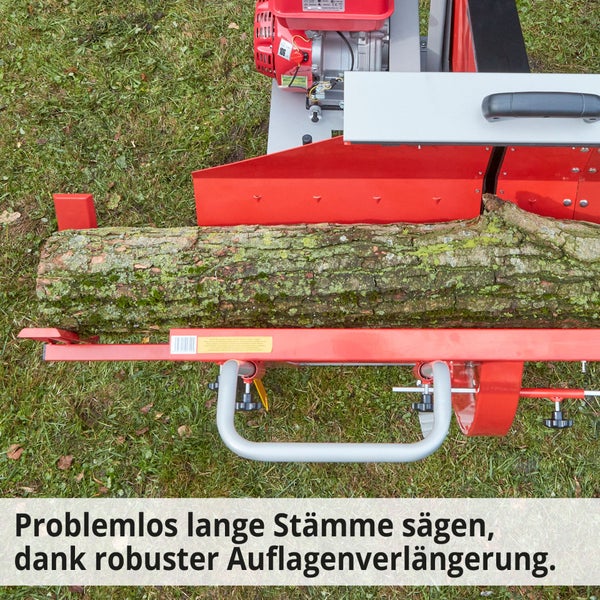 Holzspalter mit Baumstamm zur Holzbearbeitung