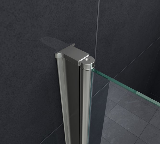 Detailaufnahme einer Duschkabine mit Glas und Beschlägen