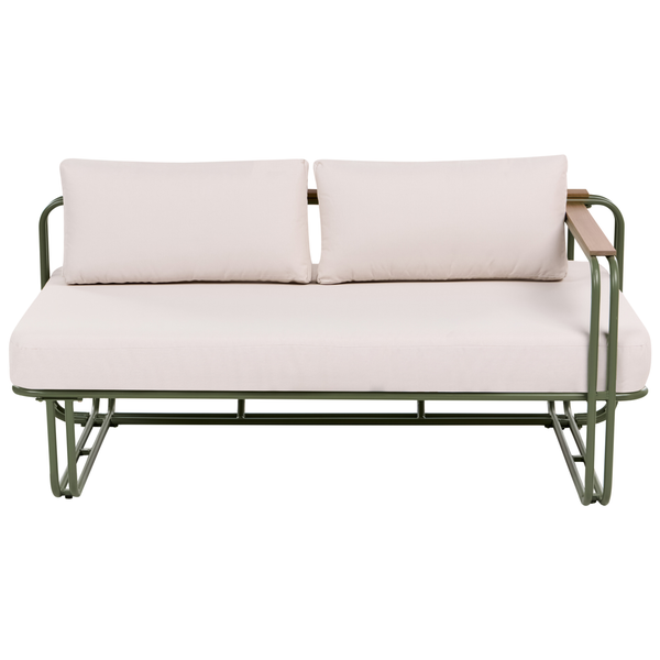 Gartensofa mit Metallrahmen, Holzarmlehne und hellen Sitz- sowie Rückenpolstern als Loungebank für den Außenbereich