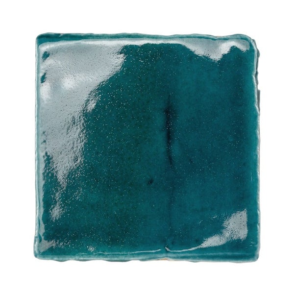 Quadratische Wandfliese mit glänzender Oberfläche in einem tiefen Blauton