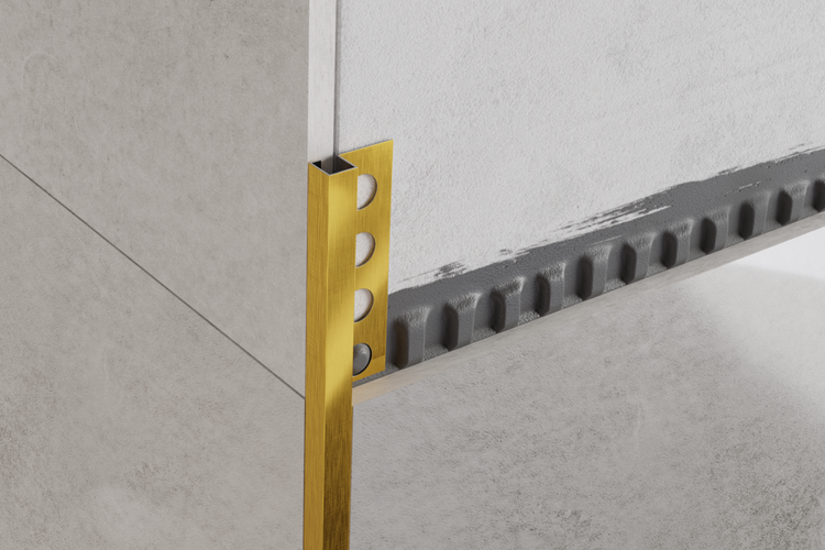 Fliesenprofil aus Metall zwischen zwei Fliesen
