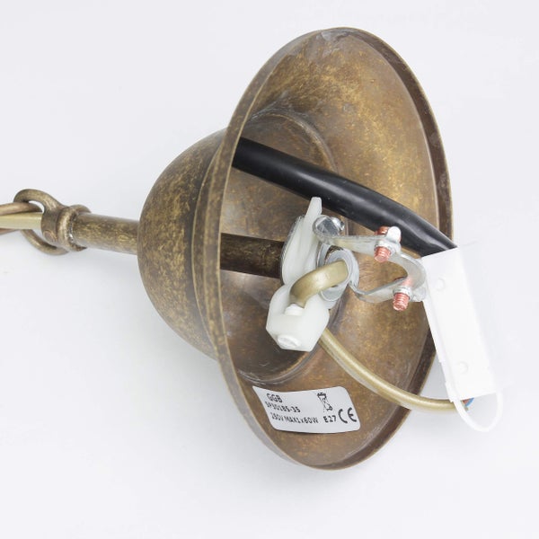 Innenansicht einer Lampenaufhängung aus Metall mit elektrischen Bauteilen