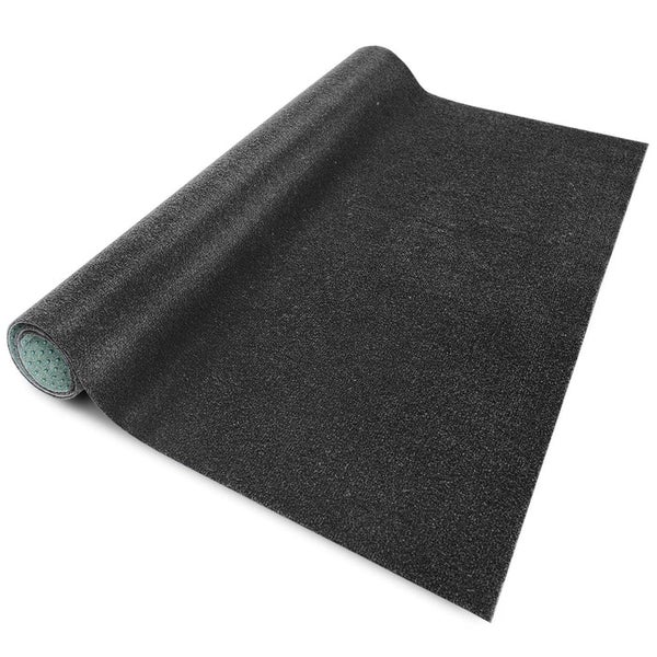 Anthrazitfarbene Schmutzfangmatte als Meterware mit Noppenrücken, teilweise aufgerollt.
