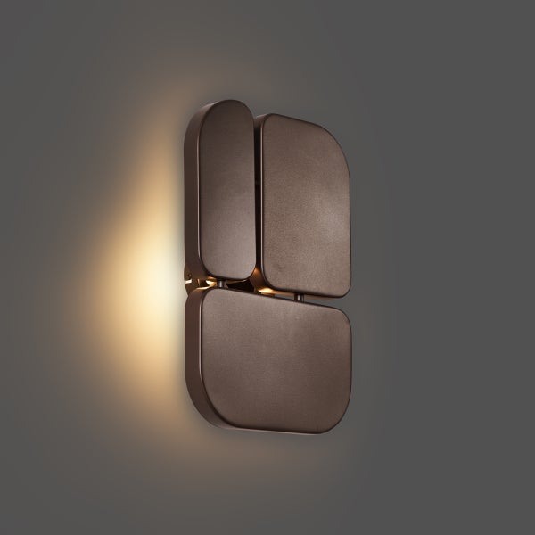 Moderne Wandleuchte mit abgerundeten rechteckigen Elementen für Innenräume