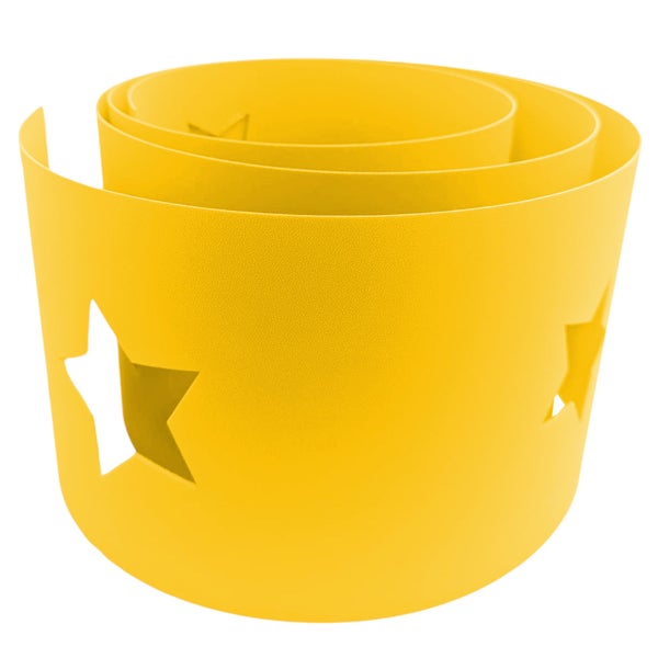 Gelbes Pflanzband mit Sternausschnitten aufgerollt