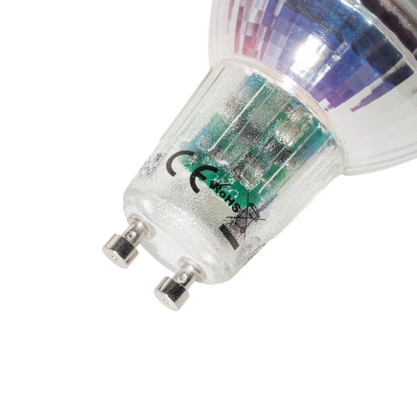 Nahaufnahme eines LED-Leuchtmittelsockels GU10 mit CE-Kennzeichnung, RoHS-Konformität und Entsorgungshinweis für Elektrogeräte.