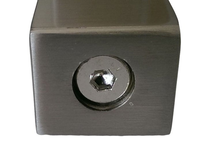 Detailansicht einer Innensechskantschraube an einem Möbelstück