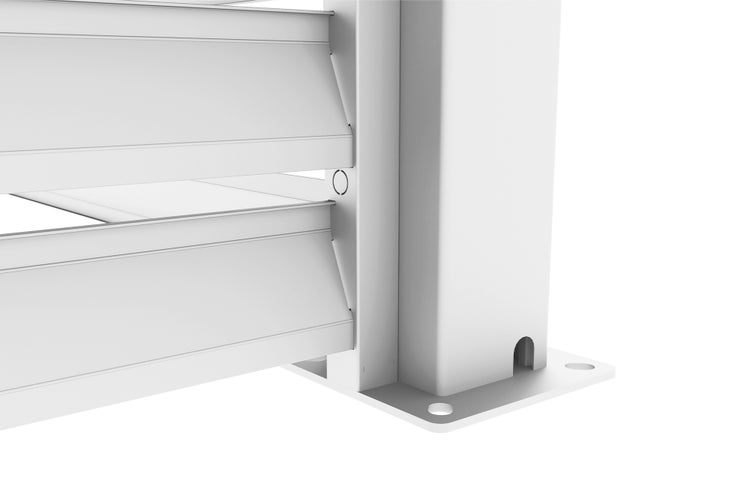 Nahaufnahme vom Pfostenfuß einer Pergola mit verstellbaren Lamellen aus Aluminium.