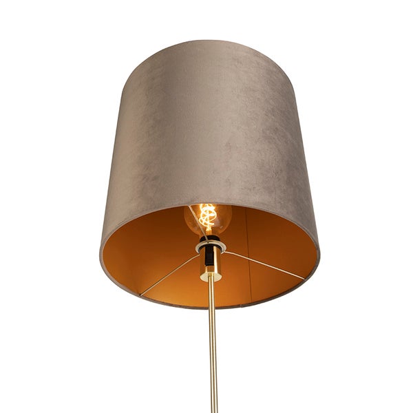 Stehlampe mit Lampenschirm und Glühbirne