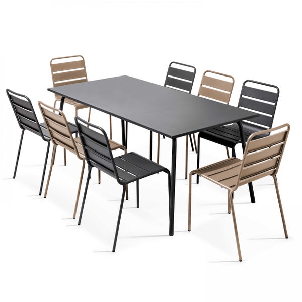 Gartenmöbel-Set mit rechteckigem Metalltisch in Anthrazit und acht Metallstühlen mit Latten-Design in Anthrazit und Taupe.