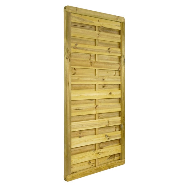 Holzzaun im Garten vor einem Haus