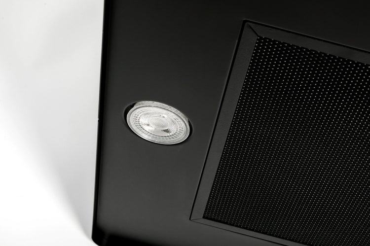 Detailansicht einer Dunstabzugshaube mit integrierter LED Beleuchtung und Metallfettfilter