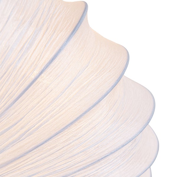 Nahaufnahme eines Lampenschirms mit plissierter Oberflächenstruktur.