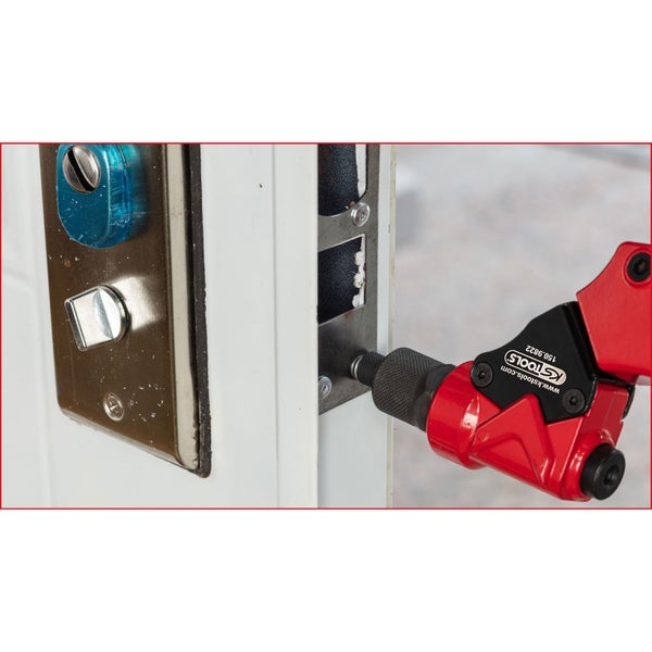 KS Tools Logo Türdrücker-Montagehilfe im Einsatz an einer Tür