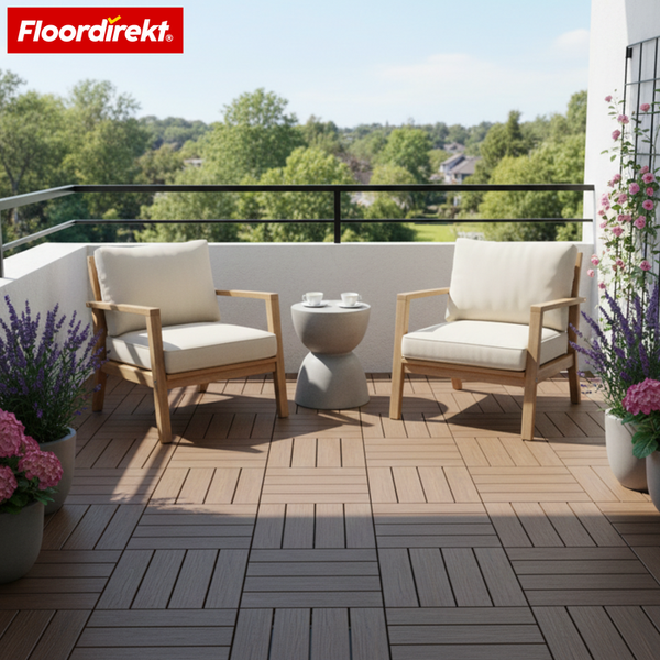 Terrasse mit Bodenfliesen, Gartenmöbeln und Pflanzen für eine helle und freundliche Atmosphäre. FloorDirekt Logo