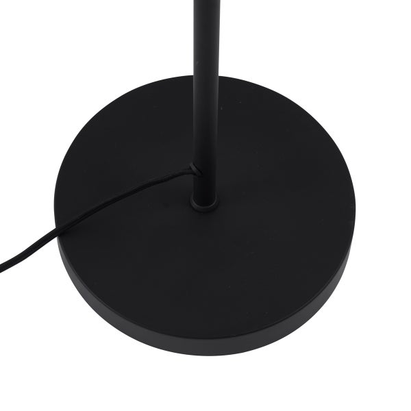 Detailaufnahme des runden Sockels einer Stehlampe