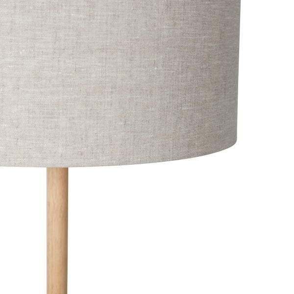 Lampenschirm aus Textil mit Holzständer für eine Stehleuchte