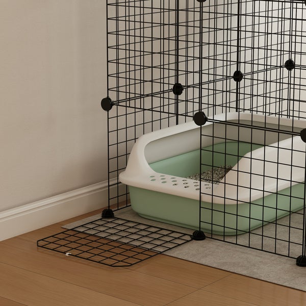 Katzenklo in einem modularen Gittergehege