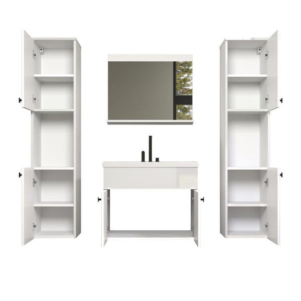 Badezimmermöbel-Set bestehend aus zwei Hochschränken mit Regalen, einem Spiegel und einem Waschbeckenunterschrank mit Spüle und schwarzer Armatur.