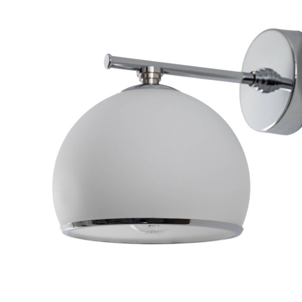 Wandleuchte mit Lampenschirm in Kugelform