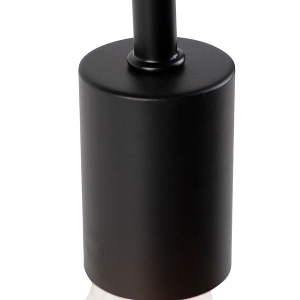 Detailaufnahme einer schwarzen Lampenfassung.