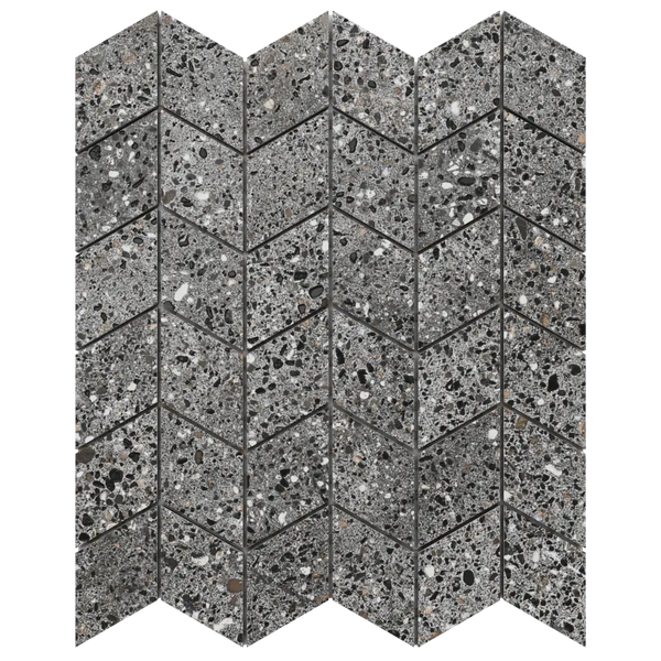 Graue Mosaikfliese im Chevron-Muster mit Terrazzo-Optik