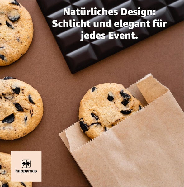 Cookies mit Schokoladenstückchen in einer Papiertüte neben einer Tafel Schokolade und dem Happymas Logo.
