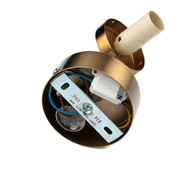 Innenansicht einer Deckenleuchte aus Metall mit E14-Fassung