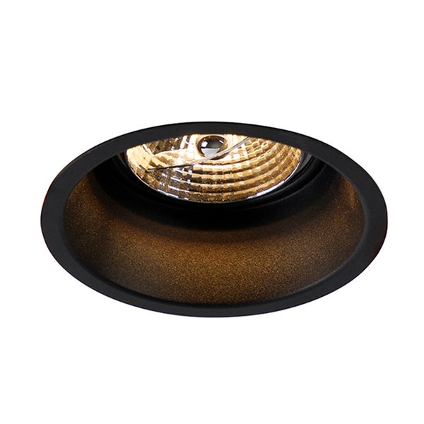 Runder Einbaustrahler in Schwarz mit goldfarbenem Reflektor und Leuchtmittel.