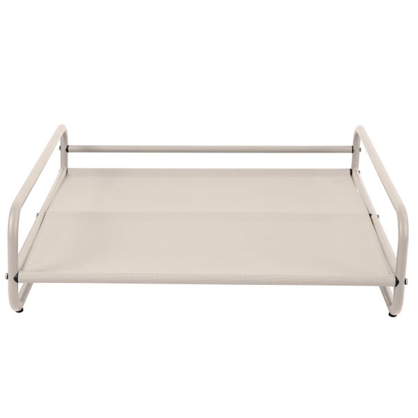 Beige erhöhtes Hundebett mit Metallrahmen und atmungsaktiver Liegefläche.