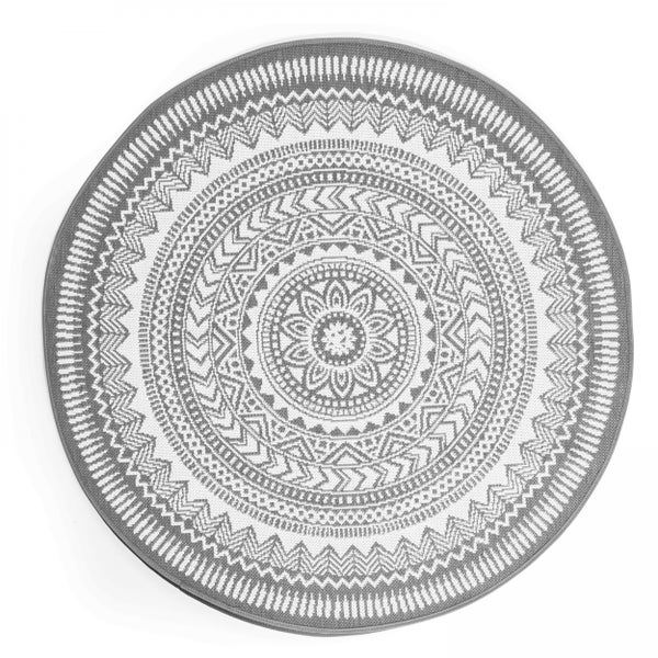 Runder Teppich mit Mandala-Muster und geometrischen Ornamenten.
